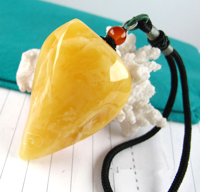 点击查看源网页 精品蜜蜡把件欣赏